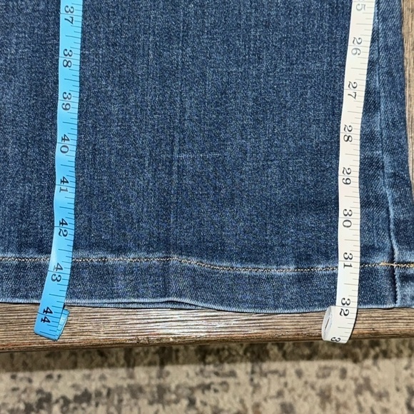 Spanx Shape EveryWear Flare Jeans Authentic Blue - Picture 12 of 12